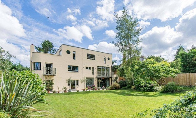 Oxford Villa | Art Décor Villa in Oxfordshire