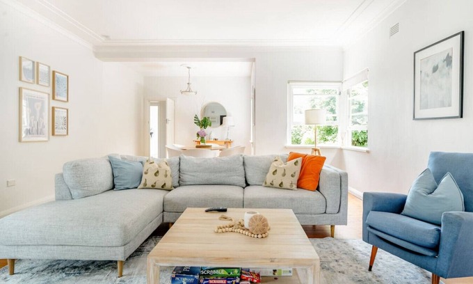 Cremorne Apartment | Art Deco Garden apartment house like proportions