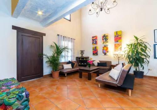 Antigua Guatemala Villa | Art Deco Loft - PetFriendly - 5 Min to Antigua Ctr