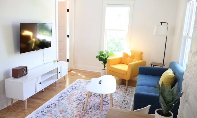 Saratoga Springs Apartment | Art District Garden Loft