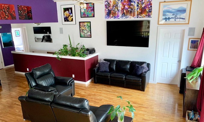 Mountain View House | Art Home, Luxury Hot Tub, nursery, many amenities, solar, EV charger