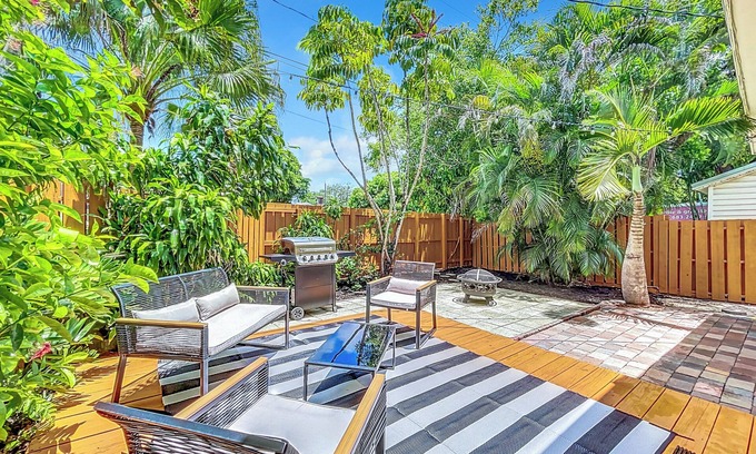 Central Oakland Park Villa | Art Loft: Wilton Manors Retreat