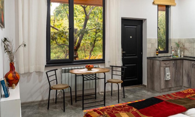 Garni House | Art Rooms Garni