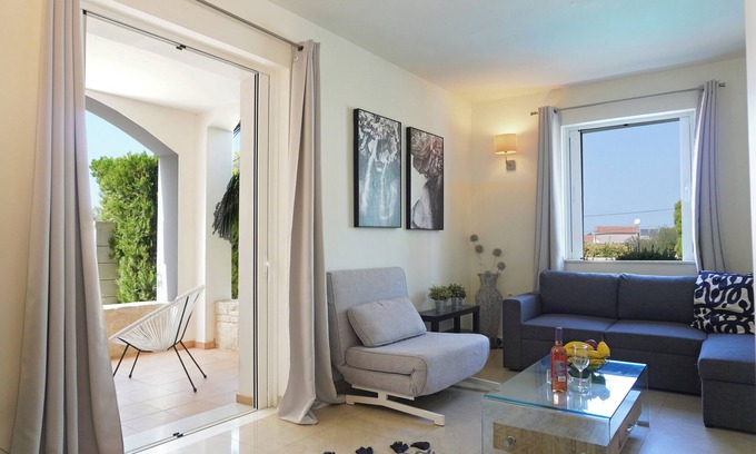 Pitharion Apartment | Artdeco Luxury Suites