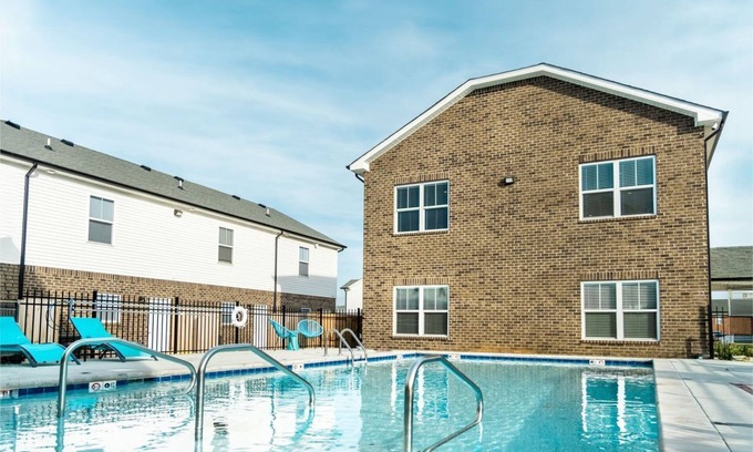 Clarksville Apartment | Arte Luxury townhomes O5 I Comfy 2 Bed 2.5 Bath