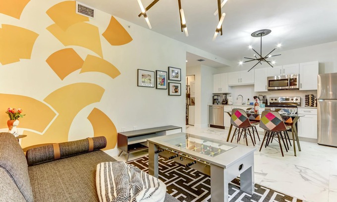 Wynwood Art District Apartment | ArTease 4: Walk to Wynwood & Design District