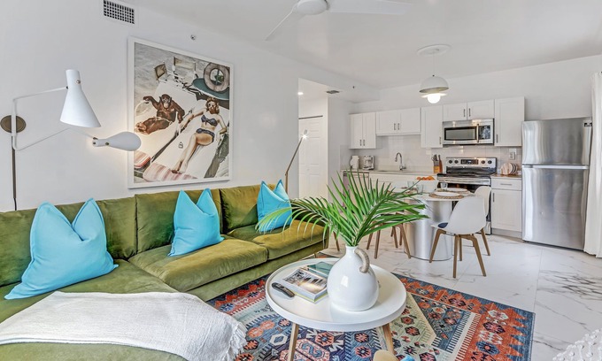Wynwood Art District Apartment | ArTease 5: Walk to Wynwood & Design District