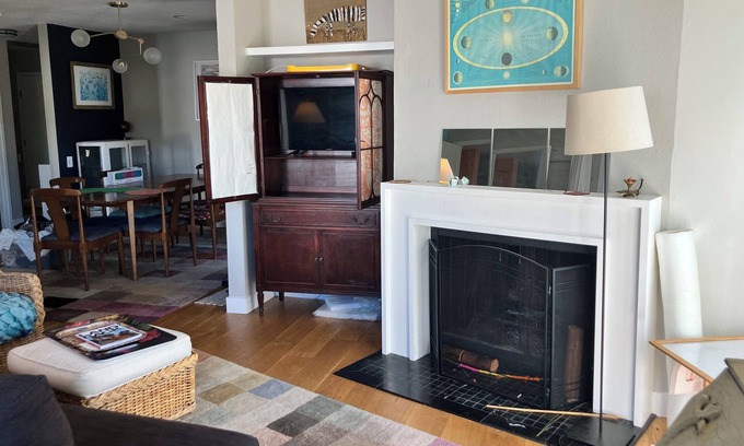 Grand Lake Condo | Artful 2-bedroom condo with fiber WiFi in vibrant Oakland - secure parking