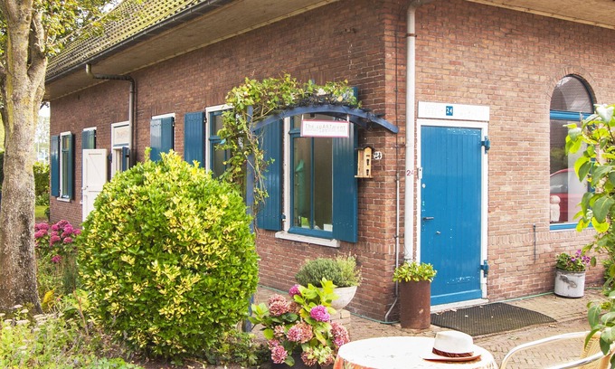 Den Oever House | Artfully Enjoy Comfort, Charme and Culture in a spacious loft and private garden