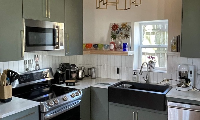 Oak Cliff House | Arthouse- Bishop Arts - Beautiful house in historical Winnetka neighborhood.