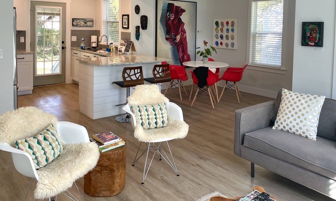 North Charleston House | Arthouse, freshly renovated 2 bedroom residential