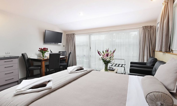 Sherborne Street Apartment | Arthur's Court Motor Lodge