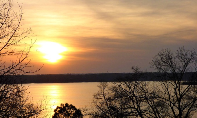 Georgetown Cabin | Artisan Cottage - Lakefront on Lake Eufaula!