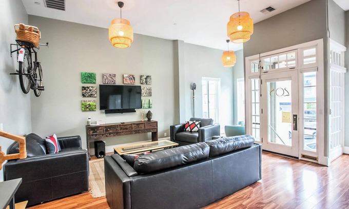 Hood River Apartment | Artist Apartment - 2 Bedrooms, 2 Bathrooms - Historic Butler Bank Residence