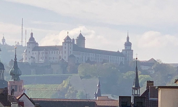 Wurzburg City Centre Apartment | Artist apartment in the city center of Würzburg with a view of the fortress