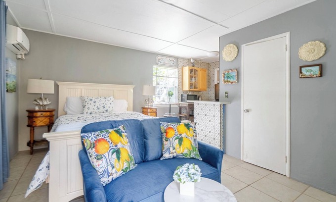 Old Northwood Historic District Condo | Artist Cottage with Jacuzzi close to City life