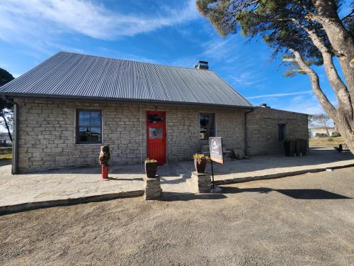 Sutherland House | Artist Cottage