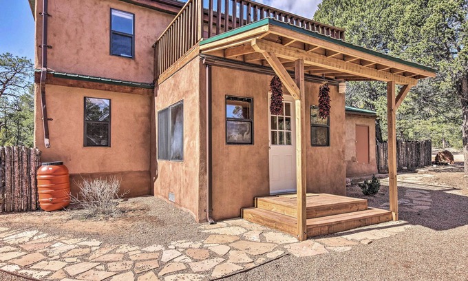 Rowe Cabin | Artist's Retreat w/Pecos National Park Views!