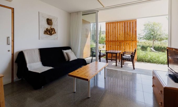 Pentakomo Apartment | Artistic 1-Bedroom Apartment in Limassol, by the Sea