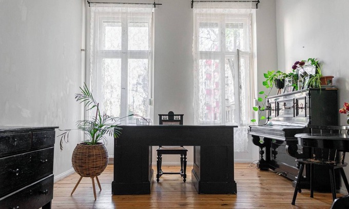 Wedding Apartment | Artistic Altbau Apartment