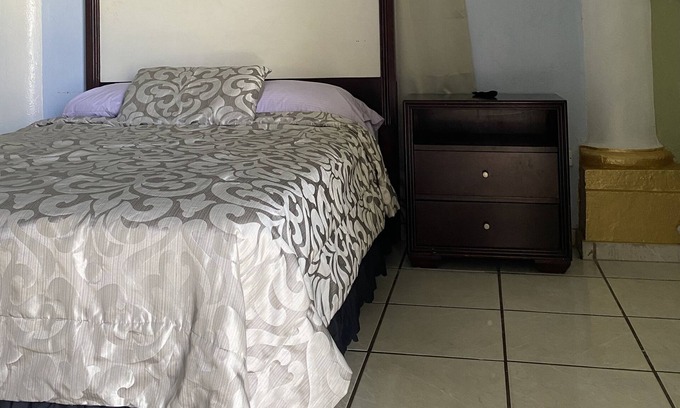 Ocean Park Apartment | Artistic Apartment w/kitchen, Walk to the Beach