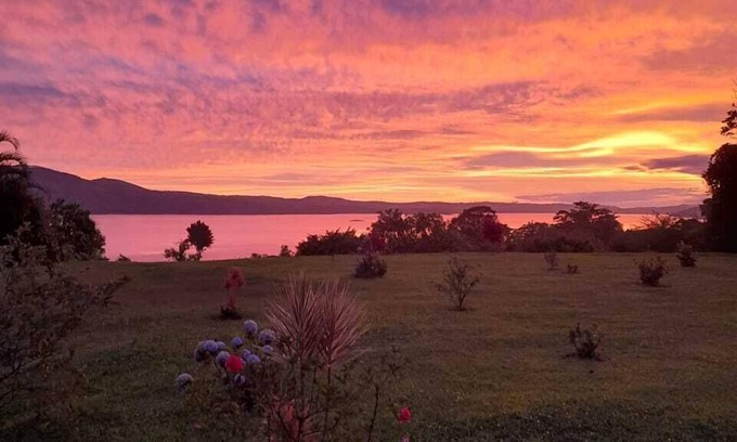 Nuevo Arenal House | Artistic Bungalow with Amazing Lake Arenal Views