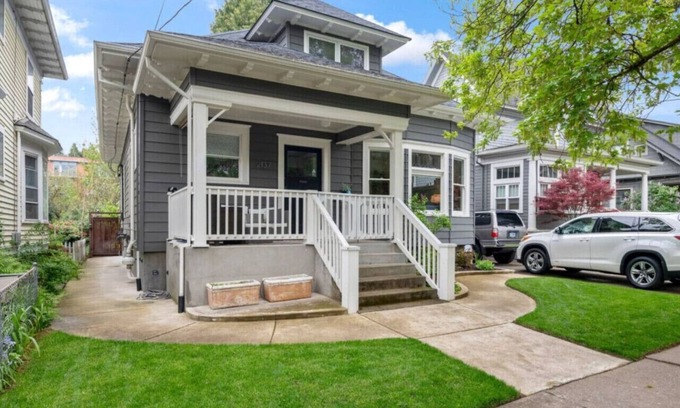 Belmont Apartment | Artistic Craftsman Style Home Downstairs Apartment