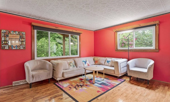 Asheville House | Artistic, huge backyard, ping pong, jacuzzi, board games