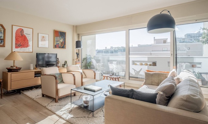 Silly-Gallieni Apartment | Artistic Poise, by Veeve