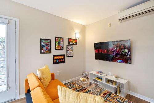 Pico Apartment | Artistic Studio in Downtown SM with Breathtaking Skyline View