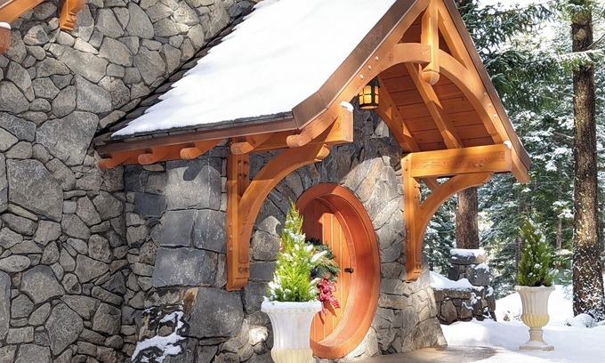 Mosier Cottage | Artistic Tolkienesque cottage in Mosier Oregon on private 27 acres