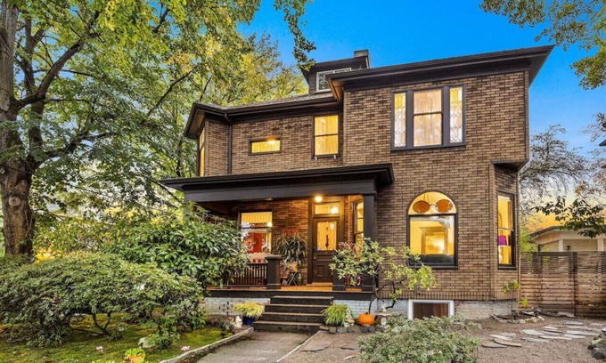 Buckman Neighborhood House | Artistic Victorian Gem in a Trendy neighborhood