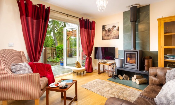 Portinscale House | Artists Hideaway - Two Bedroom House, Sleeps 3