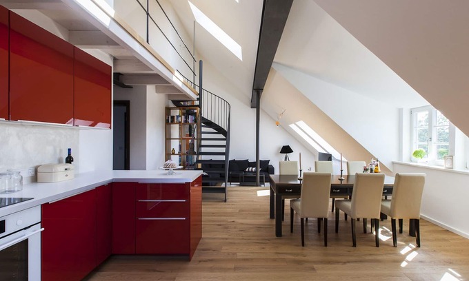 Holzhausen Apartment | Artists' Village Holzhausen a. Ammersee, 5* Gallery apartment near the lake!