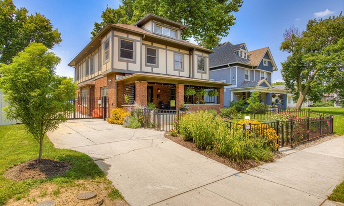 Near Northside House | Arts & Crafts in Quiet Neighborhood