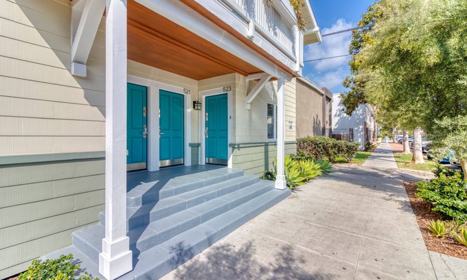 East Village Apartment | Arts District of Long Beach! Walking distance to the beach!