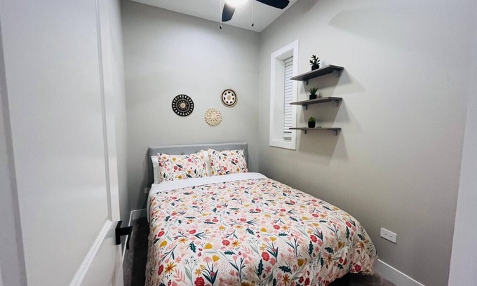 West Town Condo | Artsy Chicago - 1BR/1BATH
