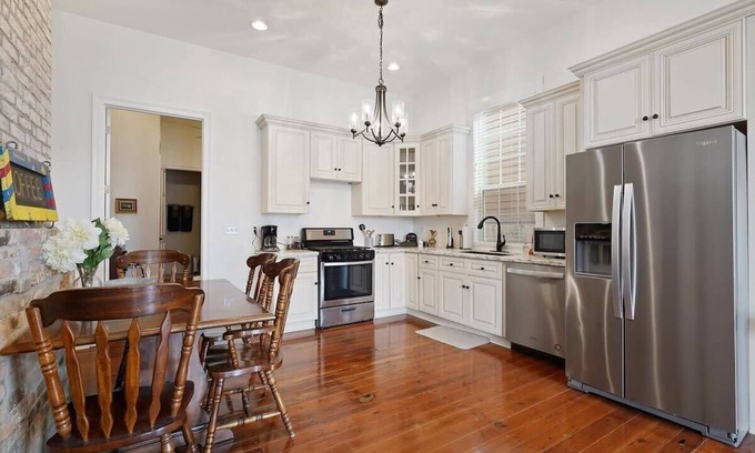 Saint Claude House | Artsy Funky Central 3br Art House