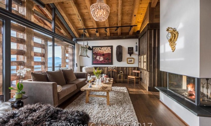 Bagnes Ski Chalet | Artsy Luxurious Ski-In-Out-Chalet