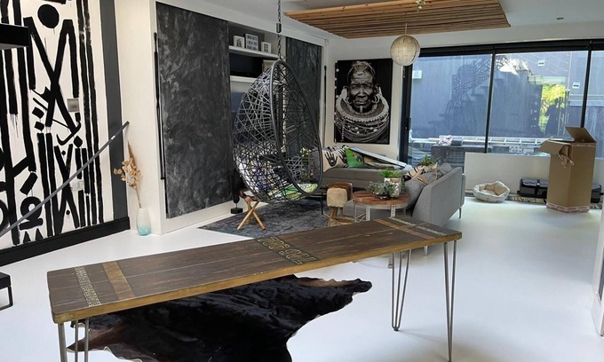Caterham House | Artsy Retreat - Sleeps 8, Free Parking & Balcony
