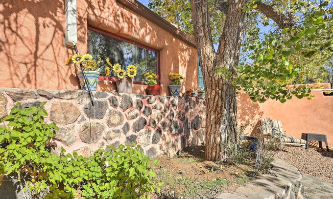 Santa Cruz Apartment | Artsy Santa Cruz Apartment w/Shared Fire Pit!