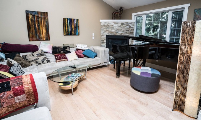 Kingsland House | ArtsyCentral 4King BR Home w/AC, Hot Tub, Fenced yd