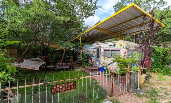 Bastrop House | ArtV @ Casa Luna Llena