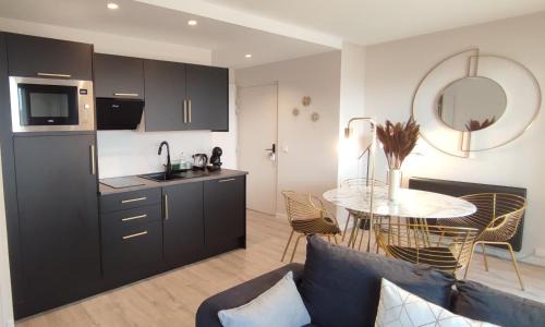 Saint-Priest Apartment | Arty Appart - Clim - Parking box privé - Balcon - Sauna en option