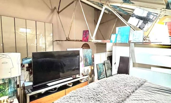 St. George's Apartment | Arty Infused Loft With ac Near Emirates Stadium