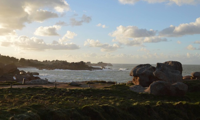 Louannec Condo | Arty, self-contained accomodation on "la cote de granit rose" 800m from the Breton sea