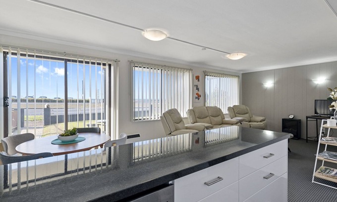 Burnie Apartment | Aruba Apartments: Burnie waterfront & ocean views
