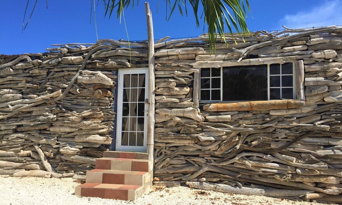 Savaneta Cabin | Aruba Driftwood Container Room