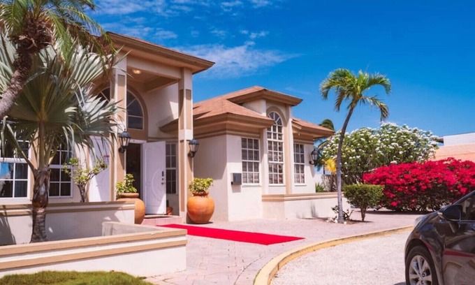 Boegoeroei House | Aruba Villa Tropical