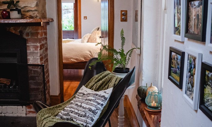 Talunga Cottage | Arukah Cottage - 1860's 1- Bedroom Country Cottage Couples Retreat